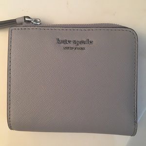 KATE SPADE Bifold wallet in grey. Like new.